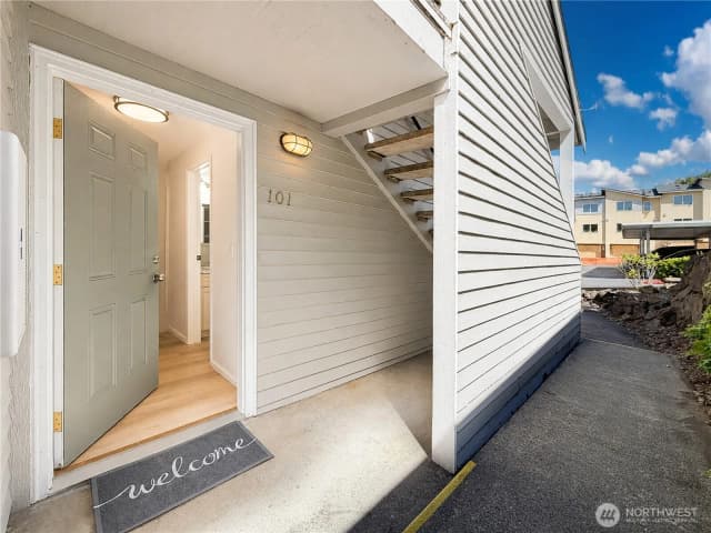 Property photo for 1626 Grant Avenue S #e101, Renton photo 4