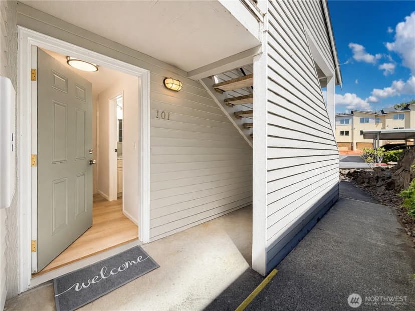 Property photo for 1626 Grant Avenue S #e101, Renton photo 4