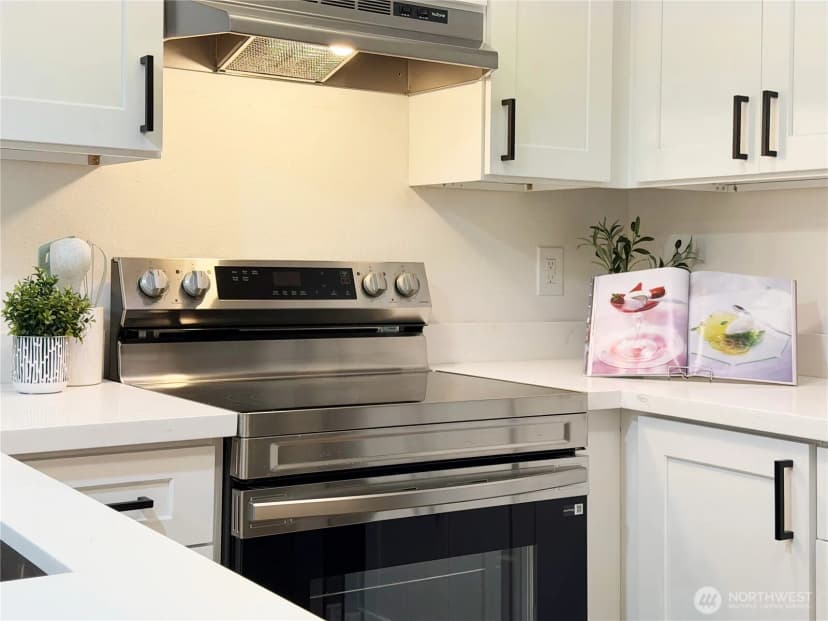 Property photo for 1626 Grant Avenue S #e101, Renton photo 23