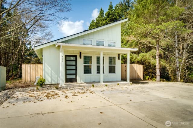 Property photo for 511 Ocean Beach Boulevard S, Long Beach