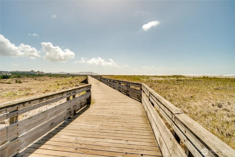 Property photo for 511 Ocean Beach Boulevard S, Long Beach photo 35