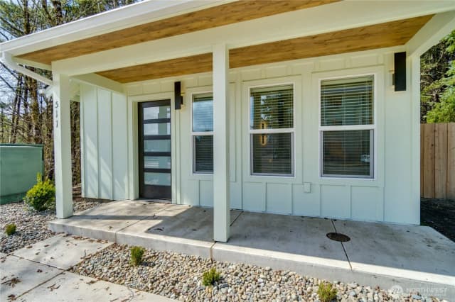 Property photo for 511 Ocean Beach Boulevard S, Long Beach photo 4