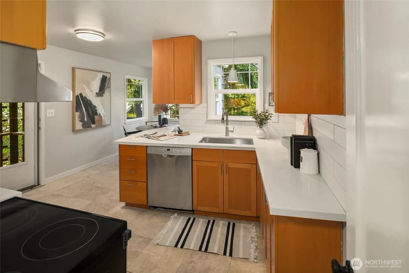 Property photo for 11535 40th Avenue Ne, Seattle photo 8
