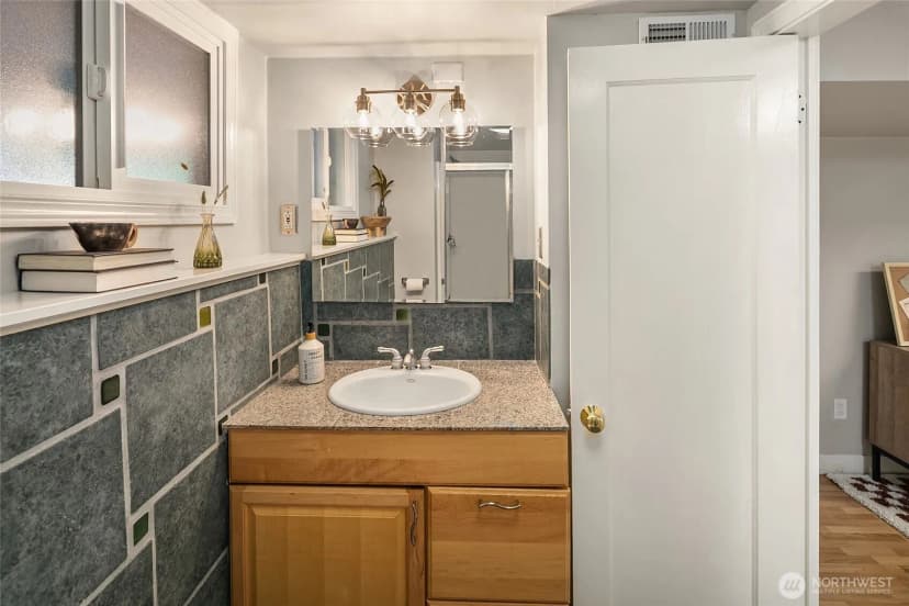Property photo for 11535 40th Avenue Ne, Seattle photo 20
