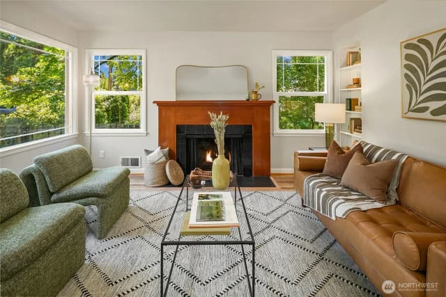 Property photo for 11535 40th Avenue Ne, Seattle photo 5