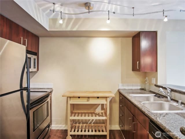 Property photo for 108 5th Avenue S #504, Seattle photo 4