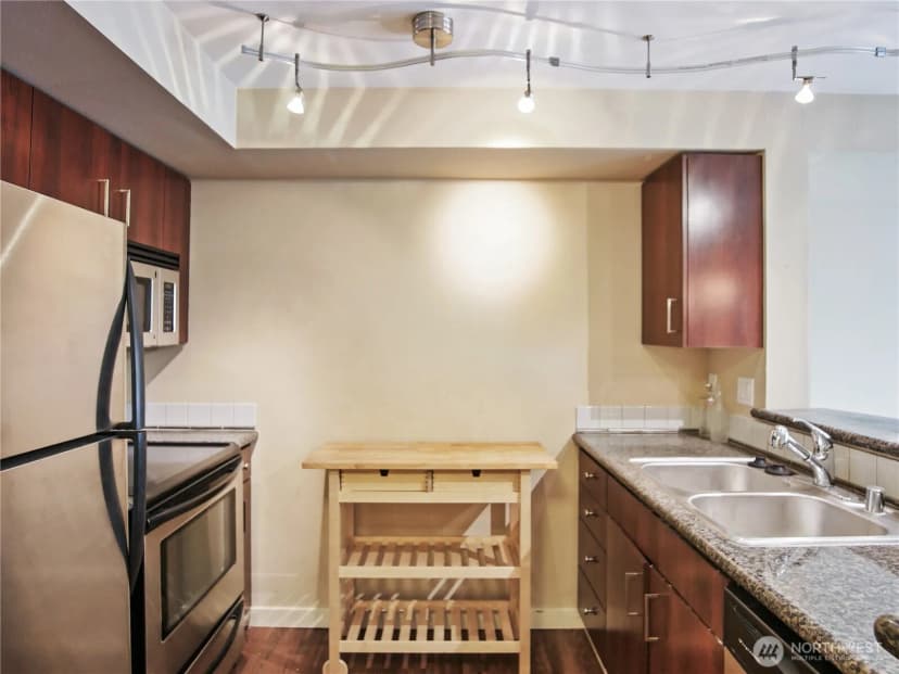 Property photo for 108 5th Avenue S #504, Seattle photo 4