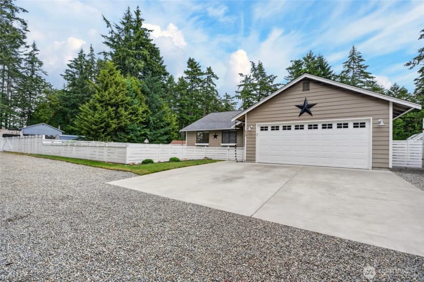 Property photo for 533 6th Court, Fox Island photo 2