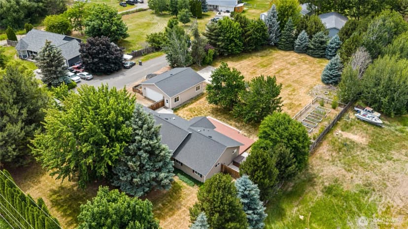 Property photo for 611 E Kyllo Road, Ellensburg photo 3