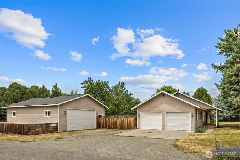 Property photo for 611 E Kyllo Road, Ellensburg photo 2