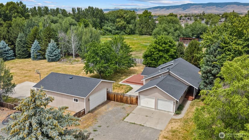 Property photo for 611 E Kyllo Road, Ellensburg