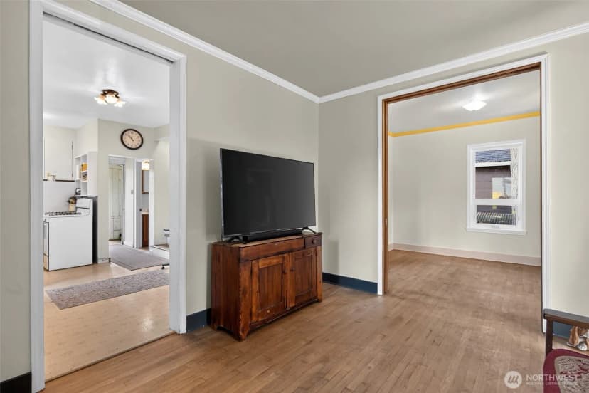 Property photo for 8045 26th Avenue Nw, Seattle photo 11