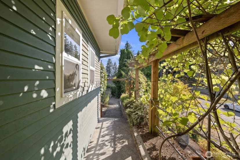 Property photo for 732 S Summit Avenue, Bremerton photo 32