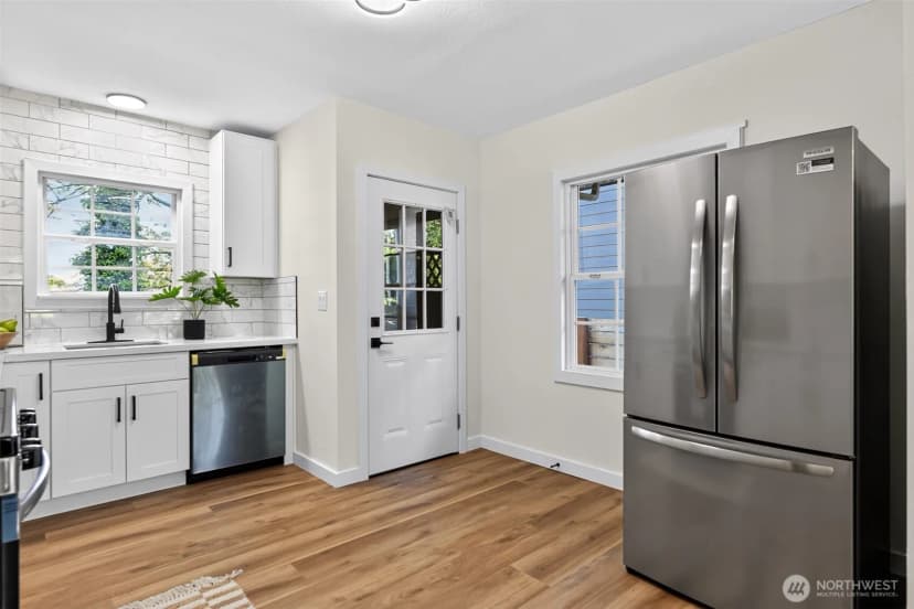 Property photo for 98 Hardie Avenue Sw, Renton photo 16