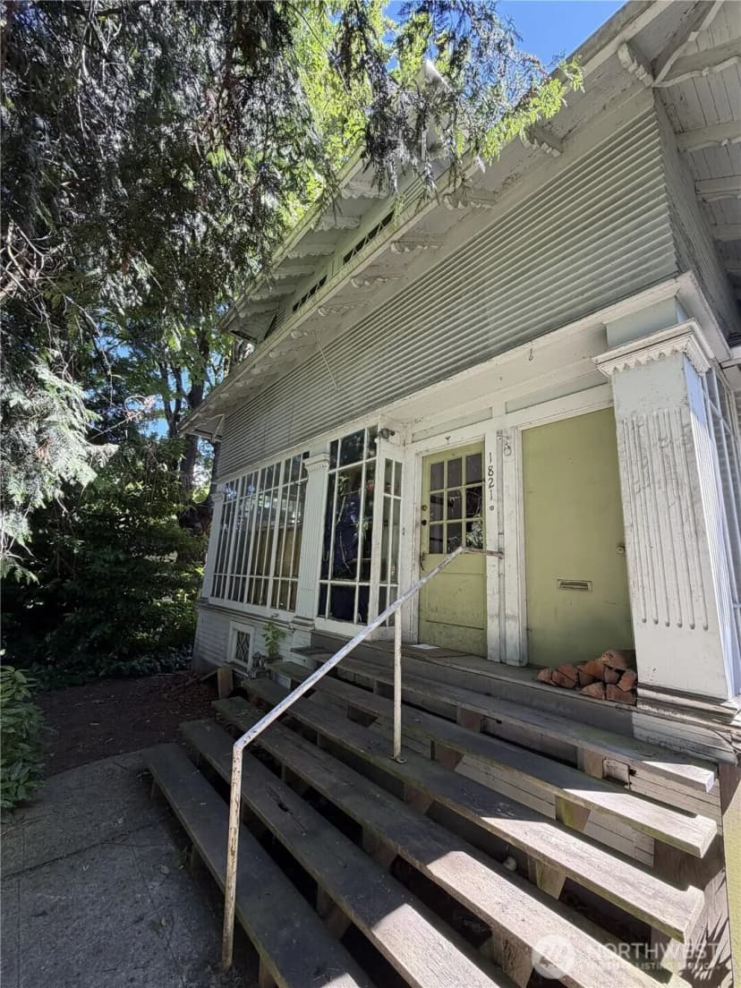 Property photo for 1821 E Howell Street, Seattle photo 2