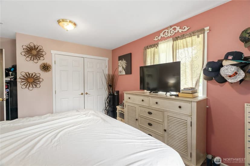 Property photo for 1904 North River Rd, Cosmopolis photo 9
