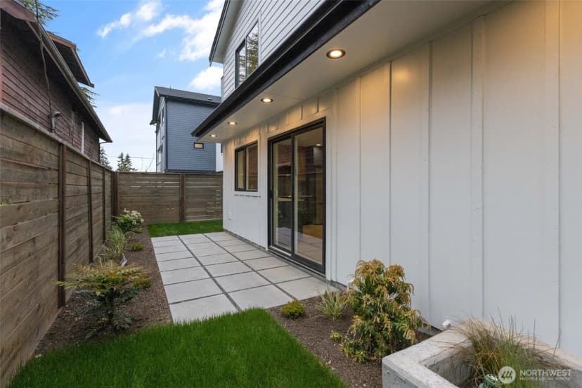 Property photo for 11052 2nd Avenue Nw, Seattle photo 28