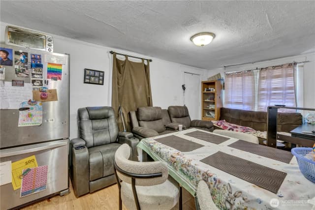 Property photo for 2820 29th Avenue S, Seattle photo 4