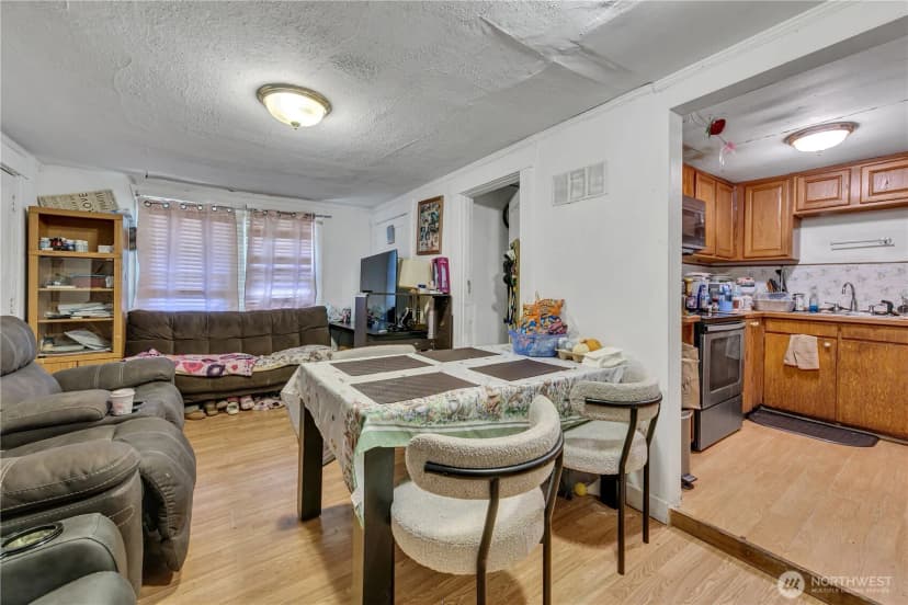 Property photo for 2820 29th Avenue S, Seattle photo 3
