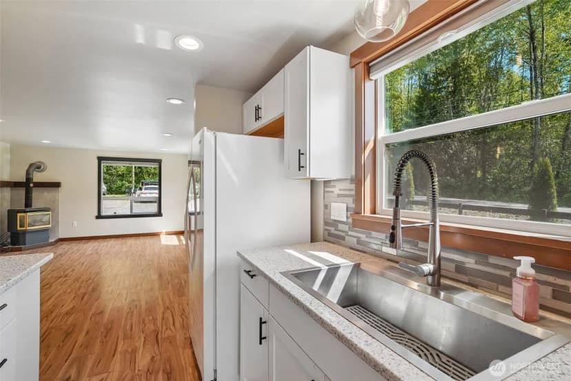Property photo for 21199 Grip Road, Sedro Woolley photo 11