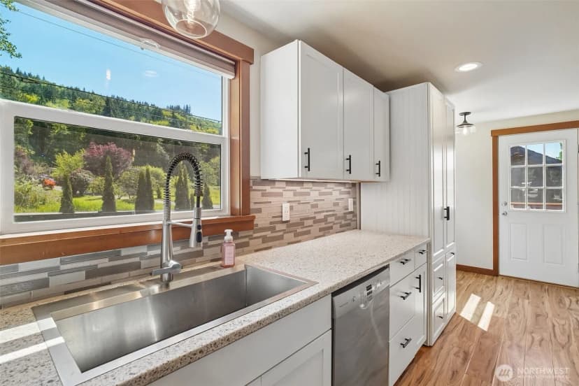 Property photo for 21199 Grip Road, Sedro Woolley photo 10