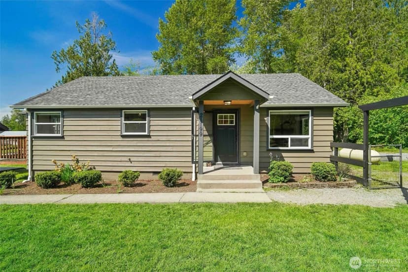 Property photo for 21199 Grip Road, Sedro Woolley photo 3