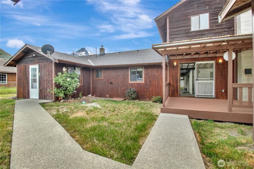 Property photo for 930 Commercial Avenue, Darrington photo 12