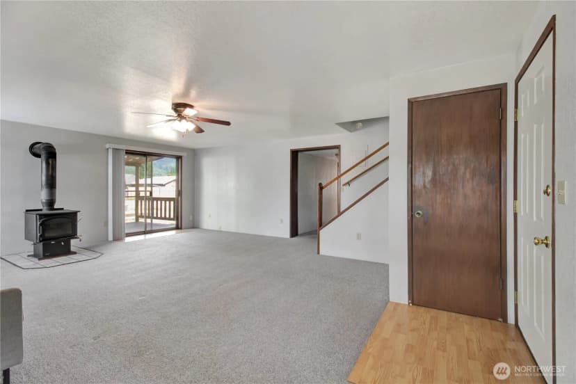 Property photo for 930 Commercial Avenue, Darrington photo 23