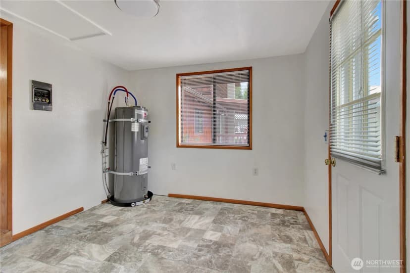 Property photo for 930 Commercial Avenue, Darrington photo 21
