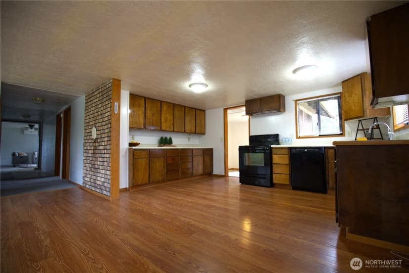 Property photo for 930 Commercial Avenue, Darrington photo 16