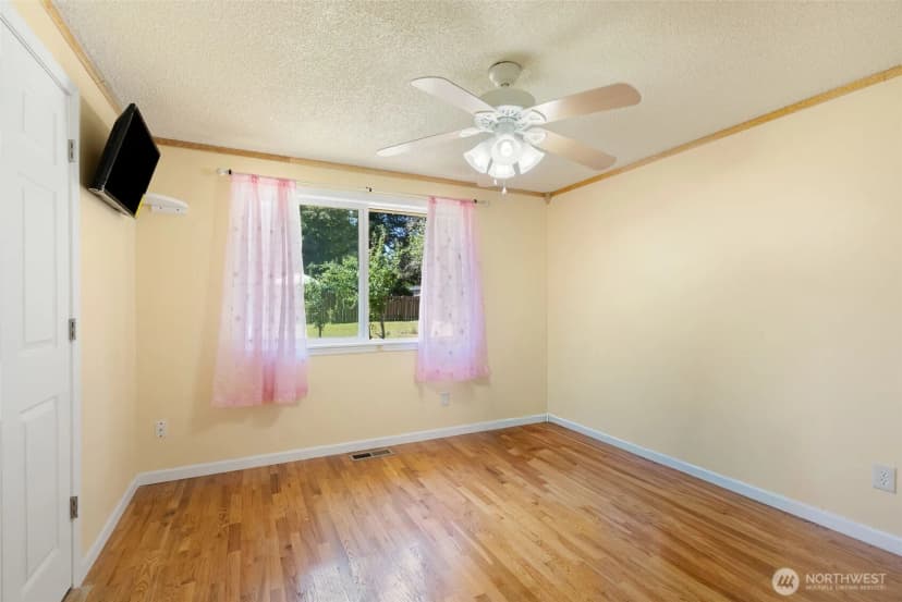 Property photo for 30621 8th Place S, Federal Way photo 9