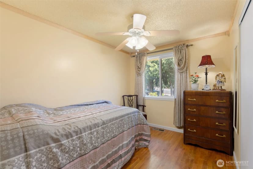 Property photo for 30621 8th Place S, Federal Way photo 6