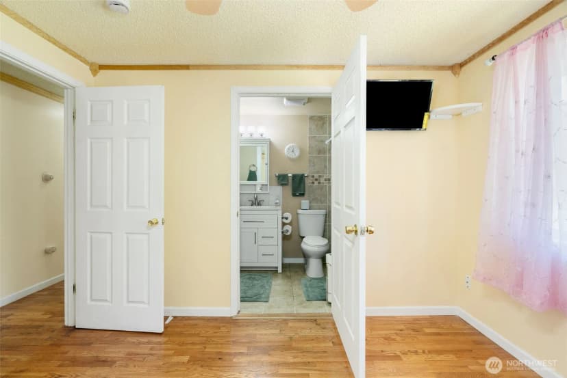 Property photo for 30621 8th Place S, Federal Way photo 10