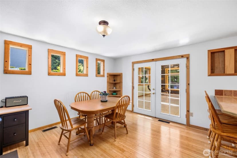 Property photo for 801 N Waugh Road, Mount Vernon photo 18