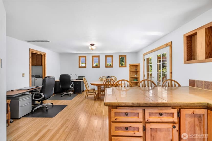 Property photo for 801 N Waugh Road, Mount Vernon photo 17