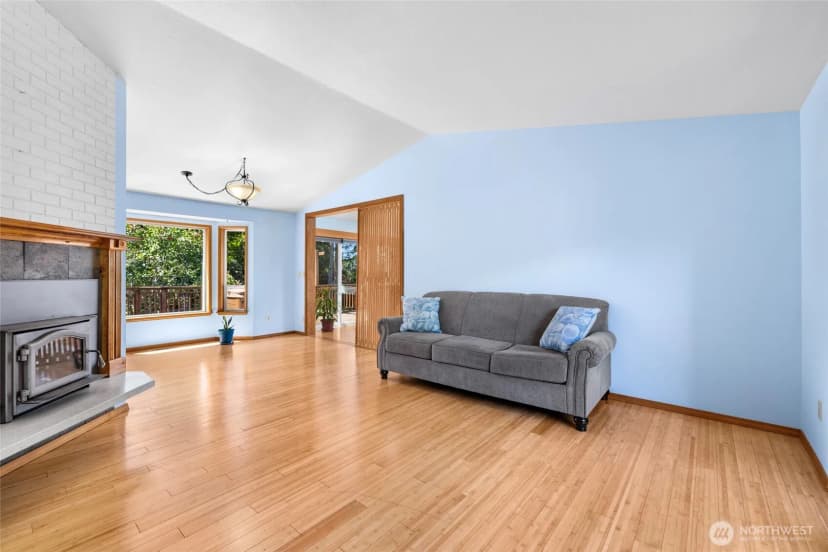 Property photo for 801 N Waugh Road, Mount Vernon photo 5