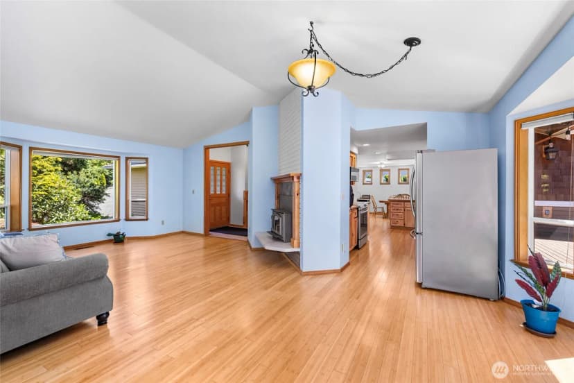 Property photo for 801 N Waugh Road, Mount Vernon photo 12