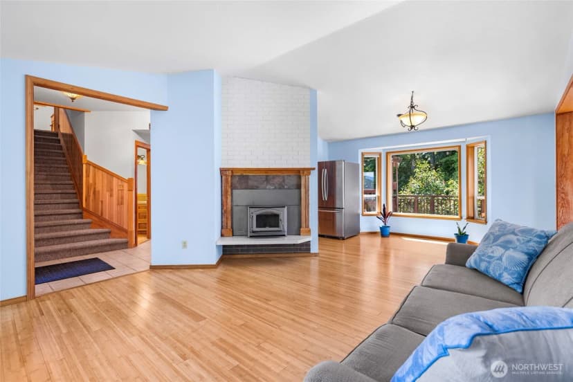 Property photo for 801 N Waugh Road, Mount Vernon photo 6