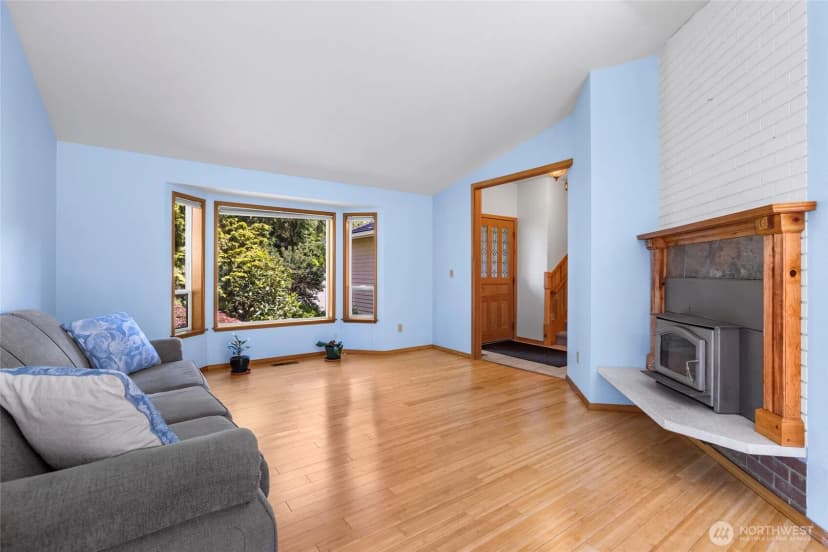 Property photo for 801 N Waugh Road, Mount Vernon photo 7