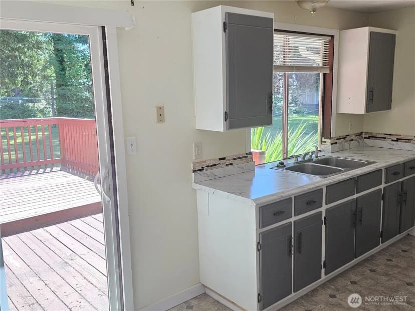 Property photo for 151 S Little John Lane N, Forks photo 7