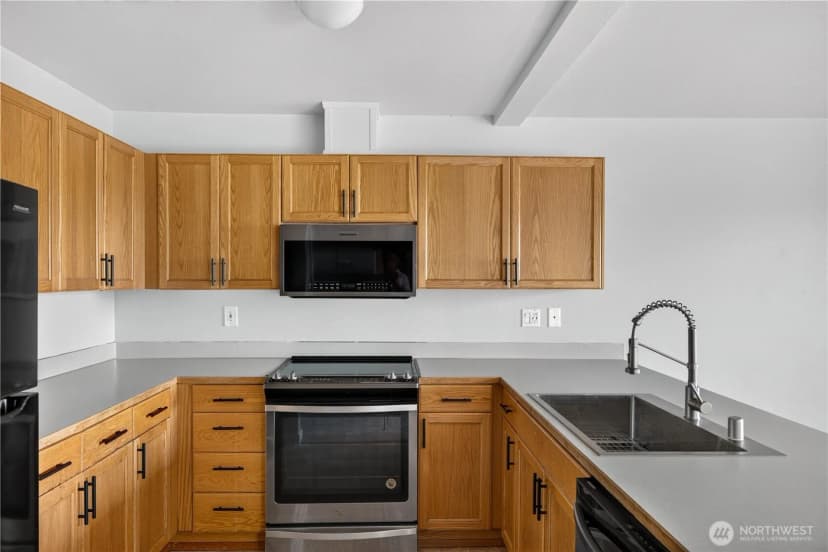 Property photo for 320 Se Barrington Drive #a201, Oak Harbor photo 4