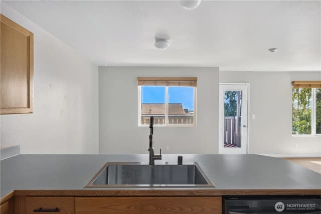 Property photo for 320 Se Barrington Drive #a201, Oak Harbor photo 5
