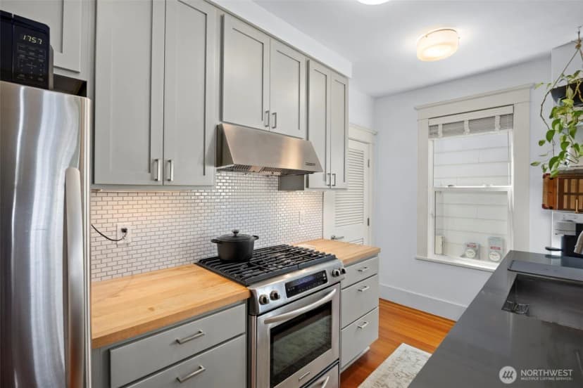 Property photo for 4420 Dayton Avenue N #2, Seattle photo 2