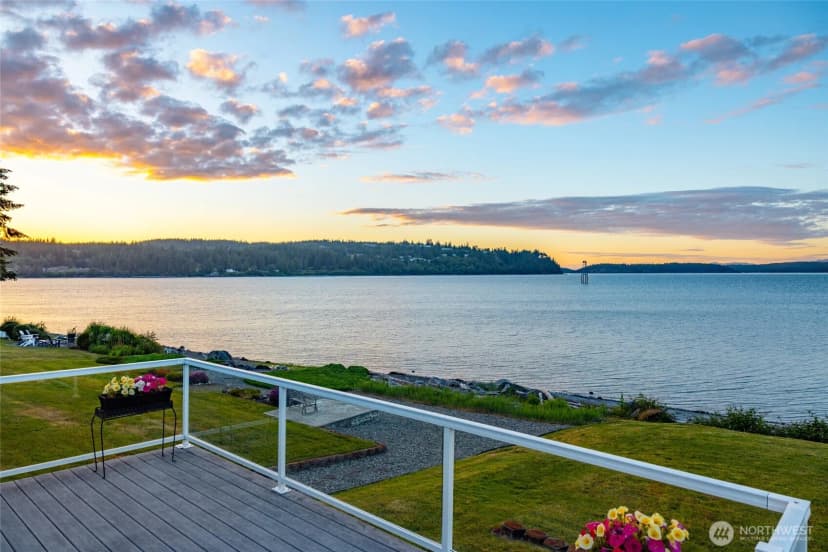 Property photo for 639 E Beacon View Drive, Oak Harbor photo 5