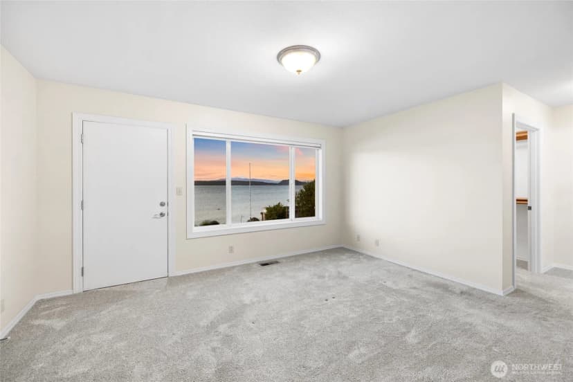 Property photo for 639 E Beacon View Drive, Oak Harbor photo 15