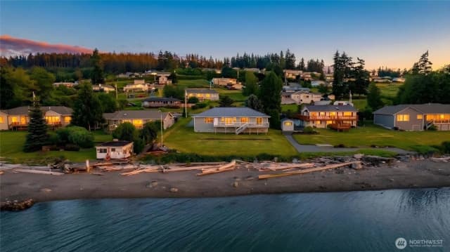 Property photo for 639 E Beacon View Drive, Oak Harbor