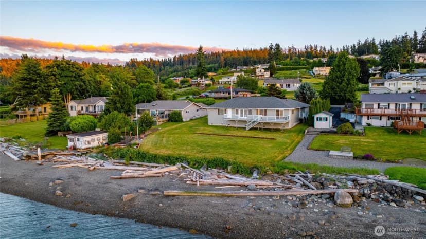 Property photo for 639 E Beacon View Drive, Oak Harbor photo 4