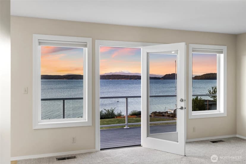 Property photo for 639 E Beacon View Drive, Oak Harbor photo 9