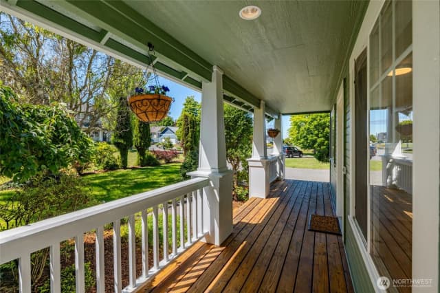Property photo for 2609 C Avenue, Anacortes photo 4