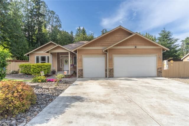 Property photo for 4000 Ne Breakwater Court, Bremerton photo 2